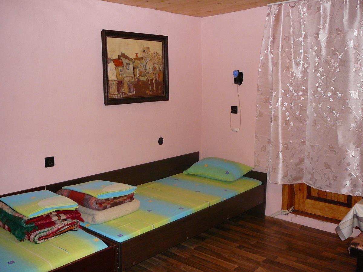 Mountain Sun Guest House Chiflik Buitenkant foto