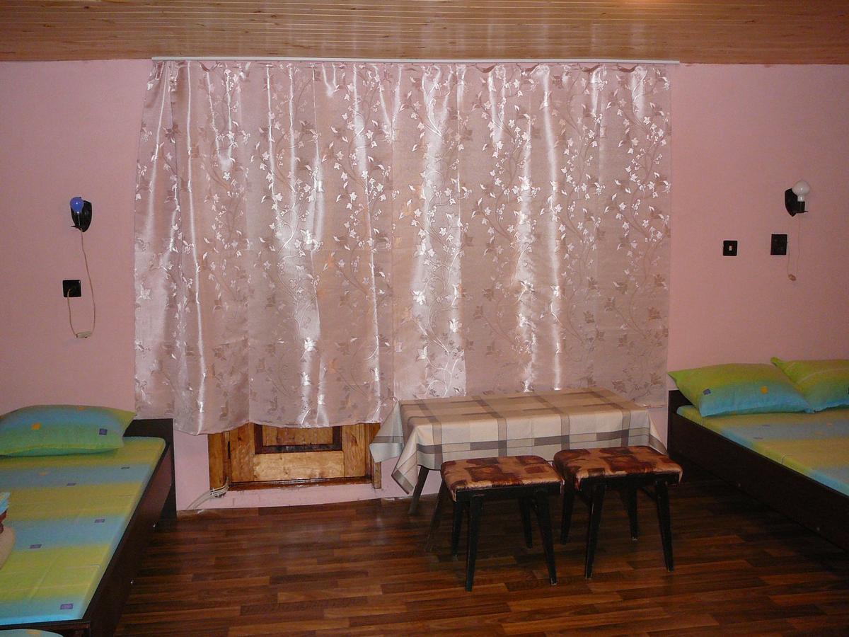 Mountain Sun Guest House Chiflik Buitenkant foto