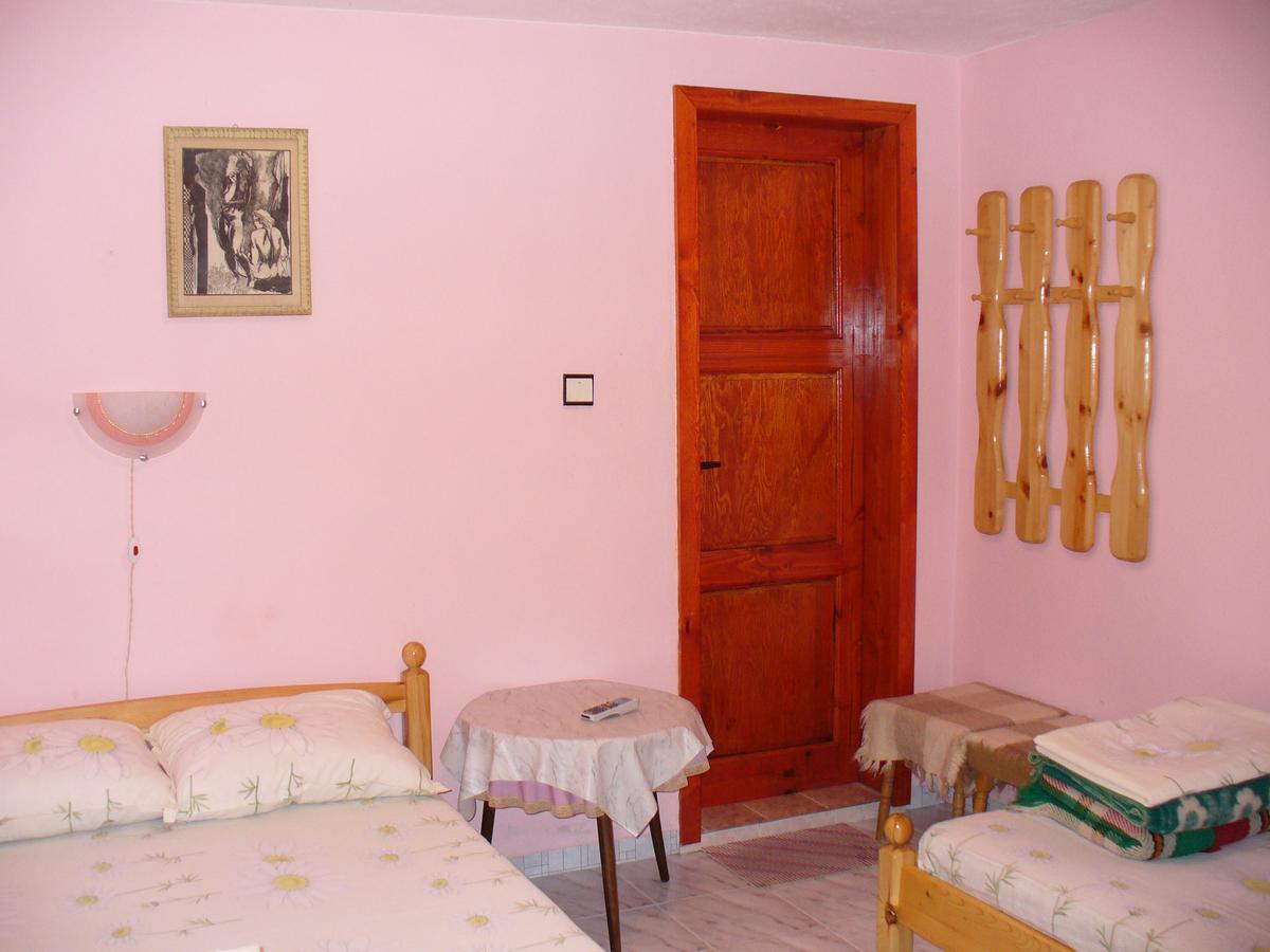 Mountain Sun Guest House Chiflik Buitenkant foto