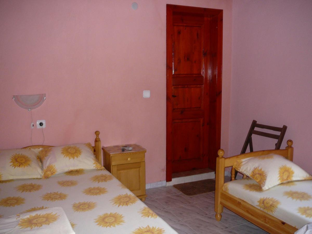 Mountain Sun Guest House Chiflik Buitenkant foto